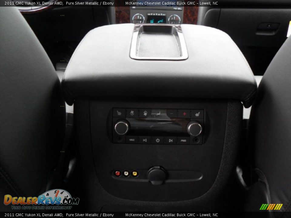 2011 GMC Yukon XL Denali AWD Pure Silver Metallic / Ebony Photo #19
