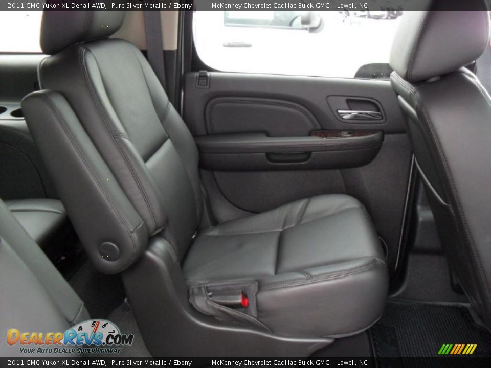 2011 GMC Yukon XL Denali AWD Pure Silver Metallic / Ebony Photo #21