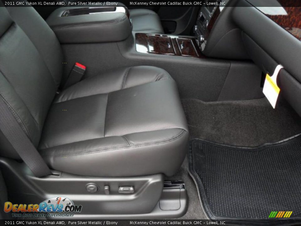 2011 GMC Yukon XL Denali AWD Pure Silver Metallic / Ebony Photo #23