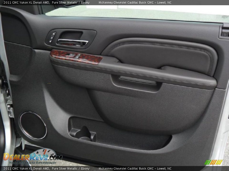 2011 GMC Yukon XL Denali AWD Pure Silver Metallic / Ebony Photo #26