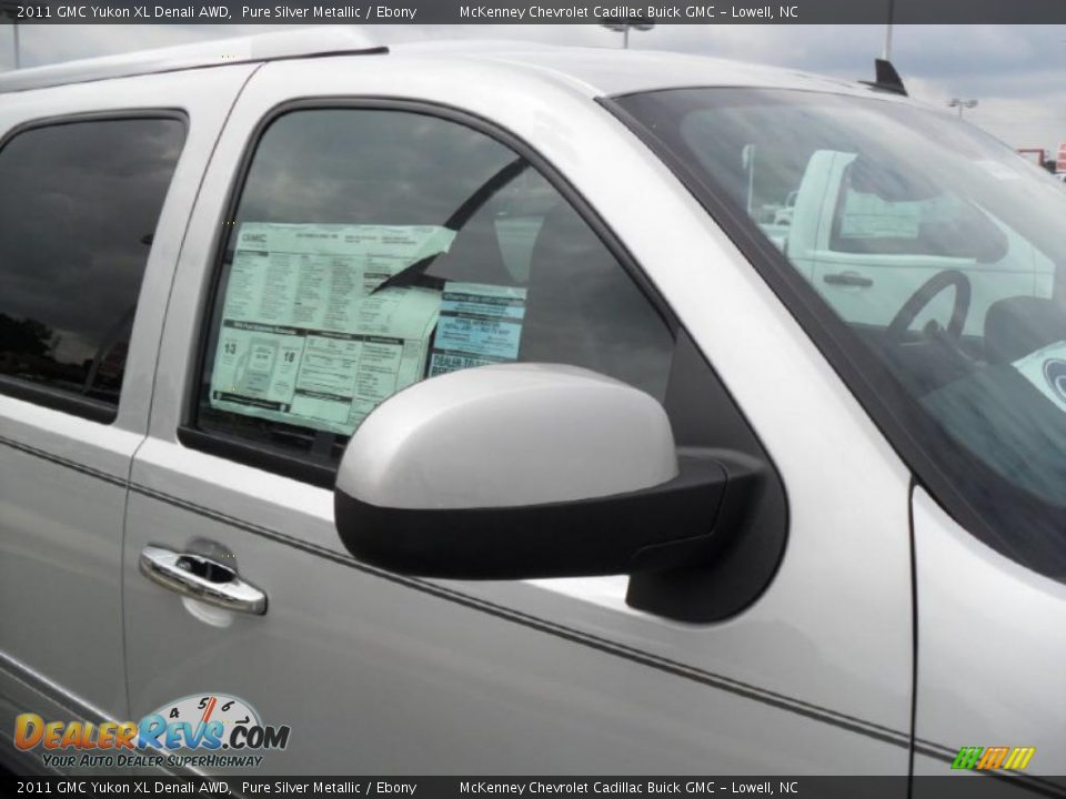 2011 GMC Yukon XL Denali AWD Pure Silver Metallic / Ebony Photo #28