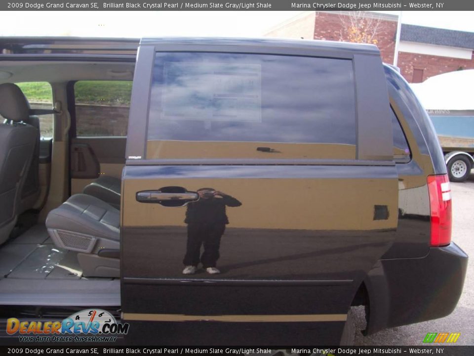 2009 Dodge Grand Caravan SE Brilliant Black Crystal Pearl / Medium Slate Gray/Light Shale Photo #15