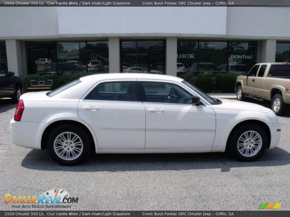 2009 Chrysler 300 LX Cool Vanilla White / Dark Khaki/Light Graystone Photo #1