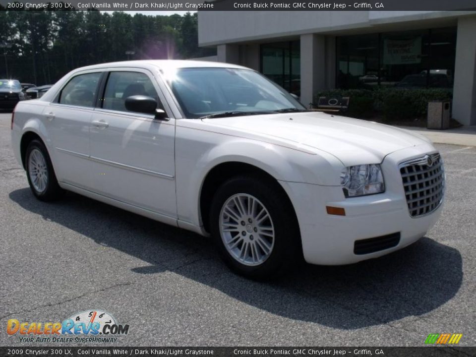 2009 Chrysler 300 LX Cool Vanilla White / Dark Khaki/Light Graystone Photo #2