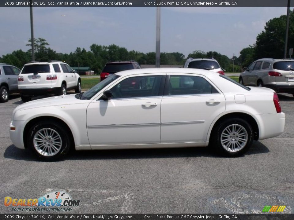 2009 Chrysler 300 LX Cool Vanilla White / Dark Khaki/Light Graystone Photo #5