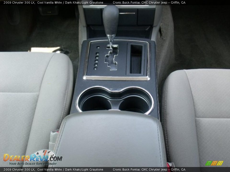 2009 Chrysler 300 LX Cool Vanilla White / Dark Khaki/Light Graystone Photo #15