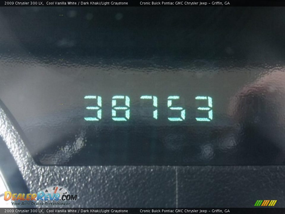 2009 Chrysler 300 LX Cool Vanilla White / Dark Khaki/Light Graystone Photo #19