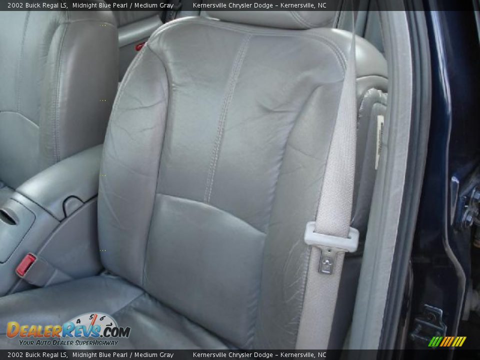 2002 Buick Regal LS Midnight Blue Pearl / Medium Gray Photo #9