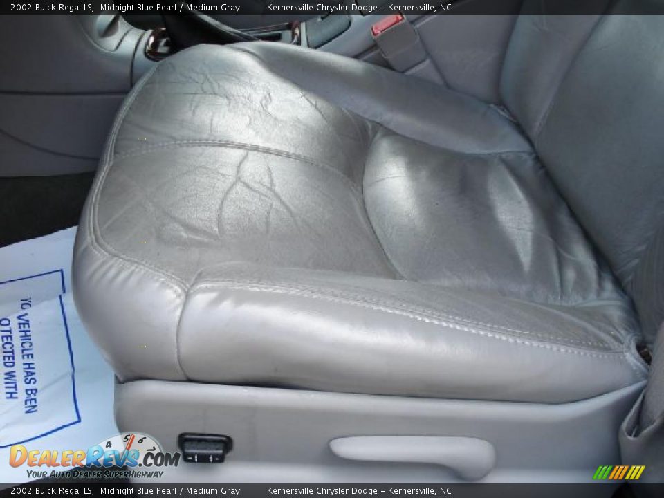 2002 Buick Regal LS Midnight Blue Pearl / Medium Gray Photo #10
