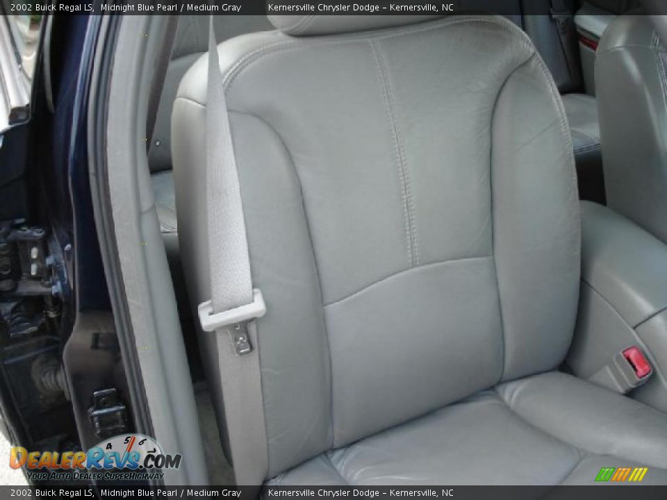 2002 Buick Regal LS Midnight Blue Pearl / Medium Gray Photo #16