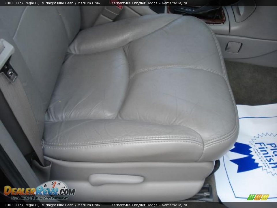 2002 Buick Regal LS Midnight Blue Pearl / Medium Gray Photo #17