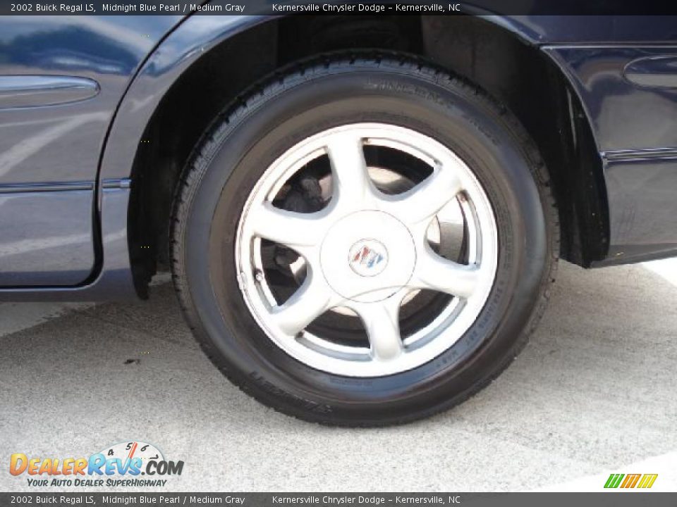 2002 Buick Regal LS Midnight Blue Pearl / Medium Gray Photo #28