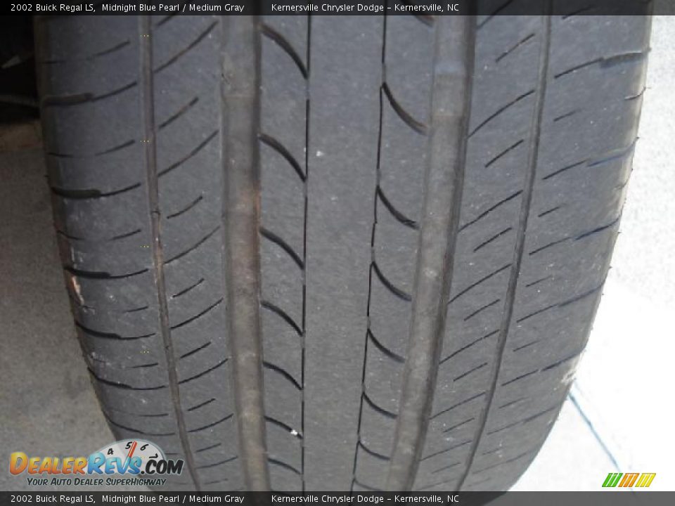 2002 Buick Regal LS Midnight Blue Pearl / Medium Gray Photo #29
