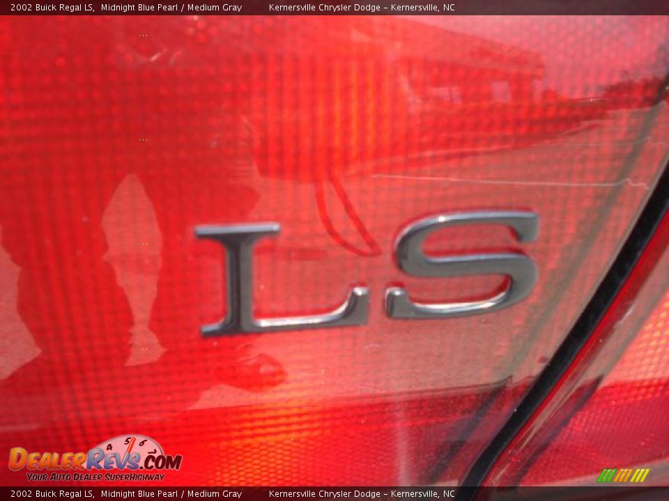 2002 Buick Regal LS Midnight Blue Pearl / Medium Gray Photo #30