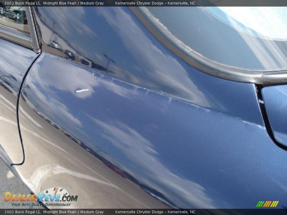 2002 Buick Regal LS Midnight Blue Pearl / Medium Gray Photo #31