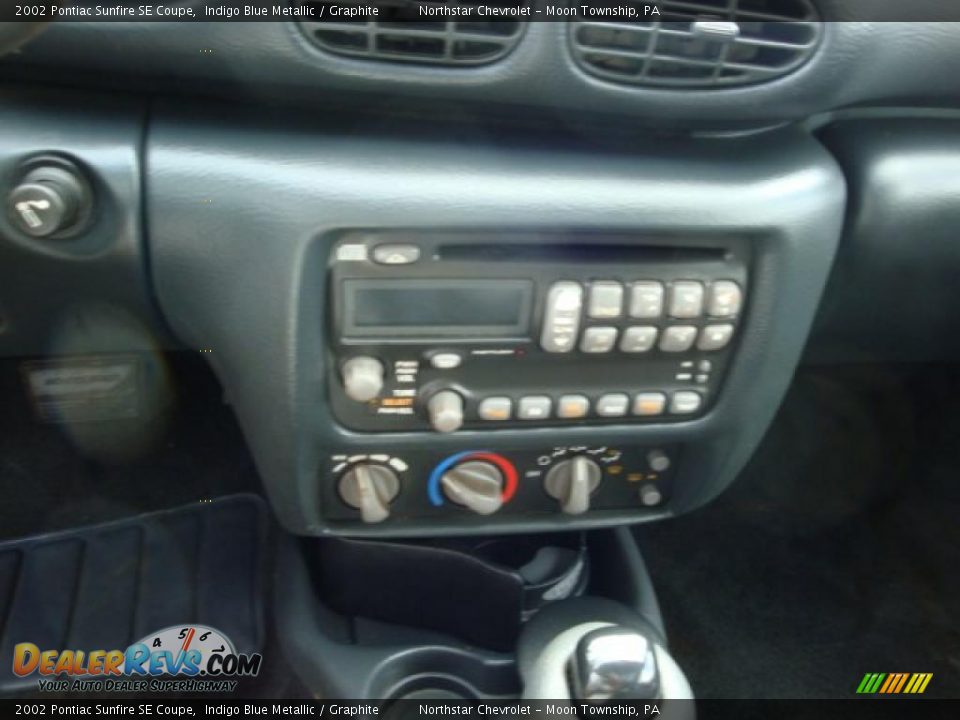2002 Pontiac Sunfire SE Coupe Indigo Blue Metallic / Graphite Photo #13