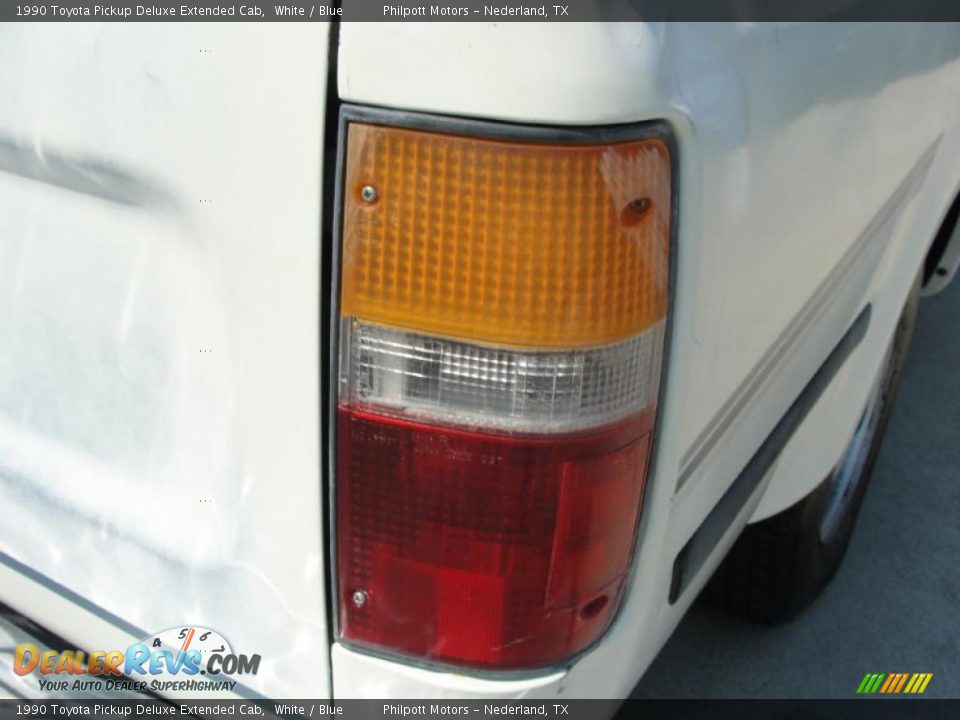 1990 Toyota Pickup Deluxe Extended Cab White / Blue Photo #15