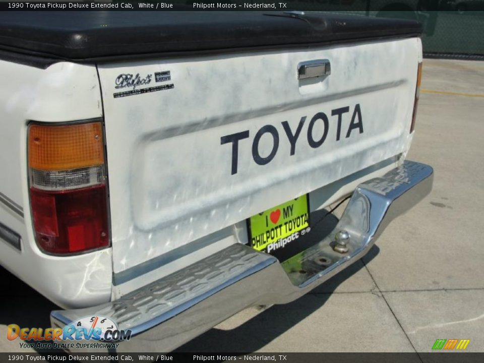 1990 Toyota Pickup Deluxe Extended Cab White / Blue Photo #16