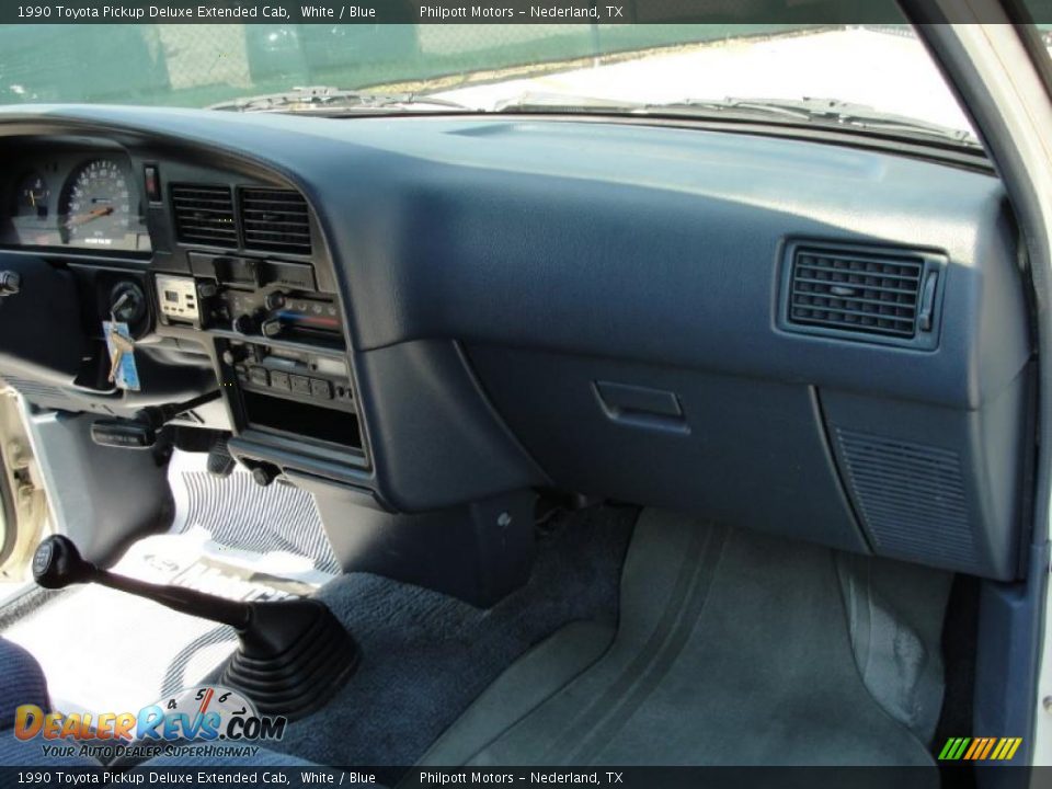 1990 Toyota Pickup Deluxe Extended Cab White / Blue Photo #19