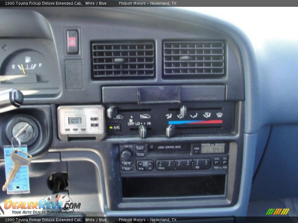 1990 Toyota Pickup Deluxe Extended Cab White / Blue Photo #23