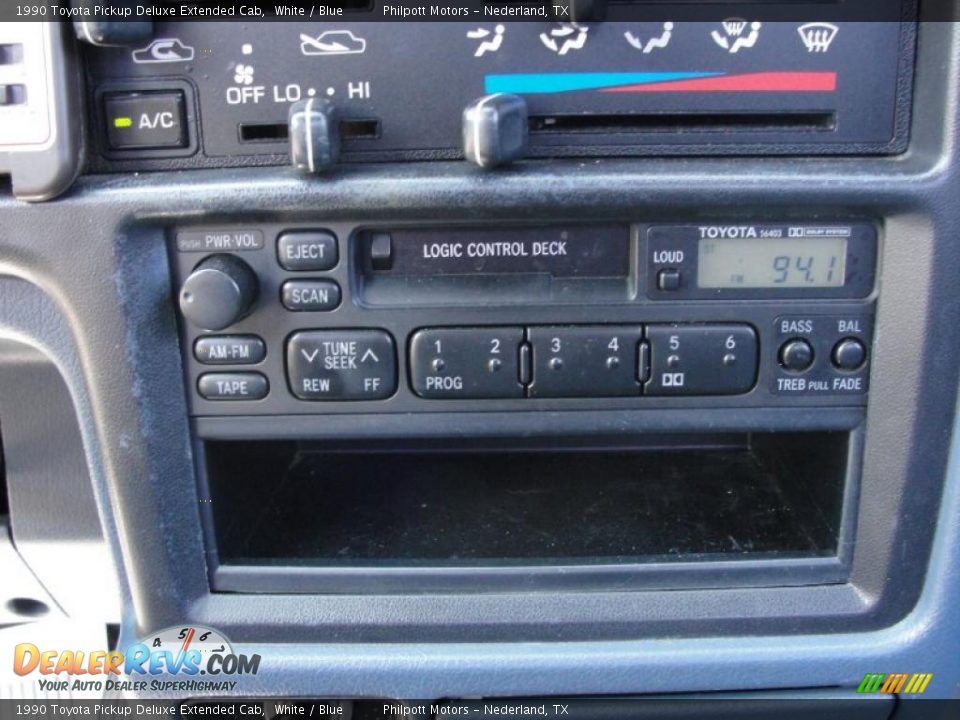 1990 Toyota Pickup Deluxe Extended Cab White / Blue Photo #25