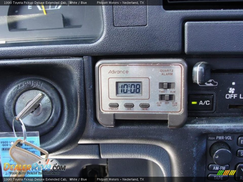 1990 Toyota Pickup Deluxe Extended Cab White / Blue Photo #26