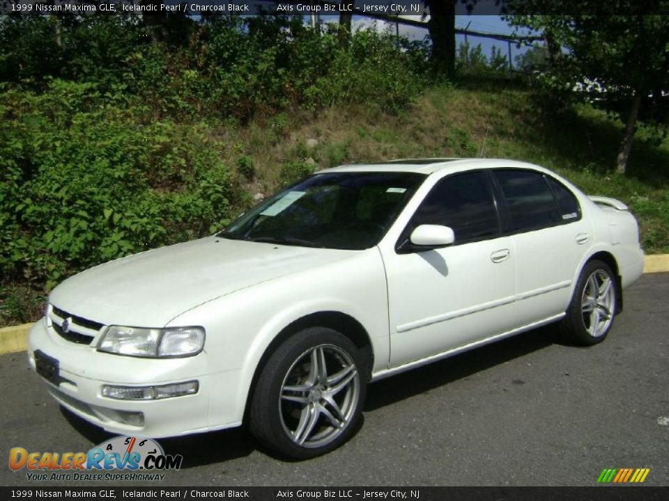 1999 Nissan Maxima GLE Icelandic Pearl / Charcoal Black Photo #1
