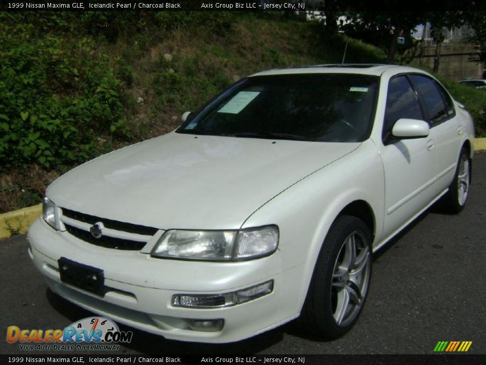 1999 Nissan Maxima GLE Icelandic Pearl / Charcoal Black Photo #2