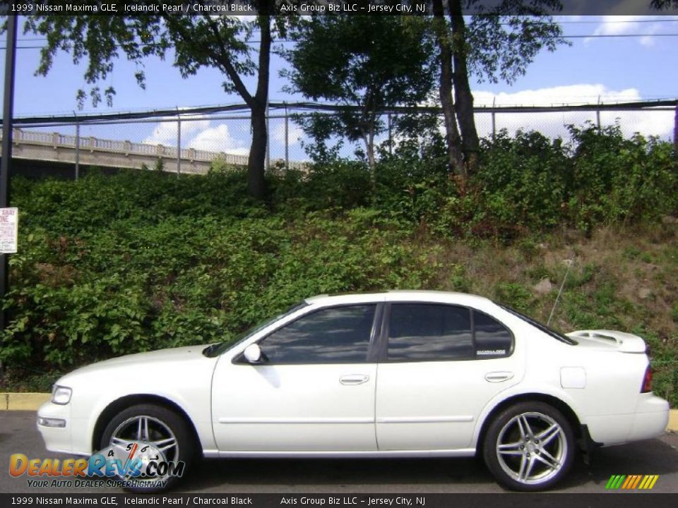 1999 Nissan Maxima GLE Icelandic Pearl / Charcoal Black Photo #3