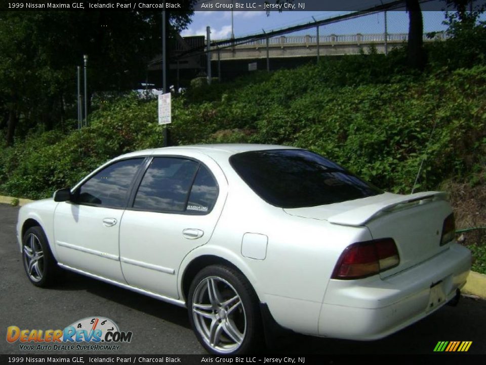 1999 Nissan Maxima GLE Icelandic Pearl / Charcoal Black Photo #4