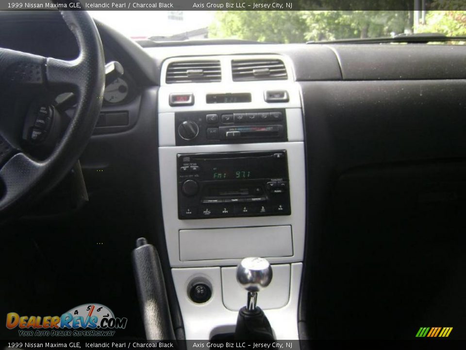1999 Nissan Maxima GLE Icelandic Pearl / Charcoal Black Photo #8