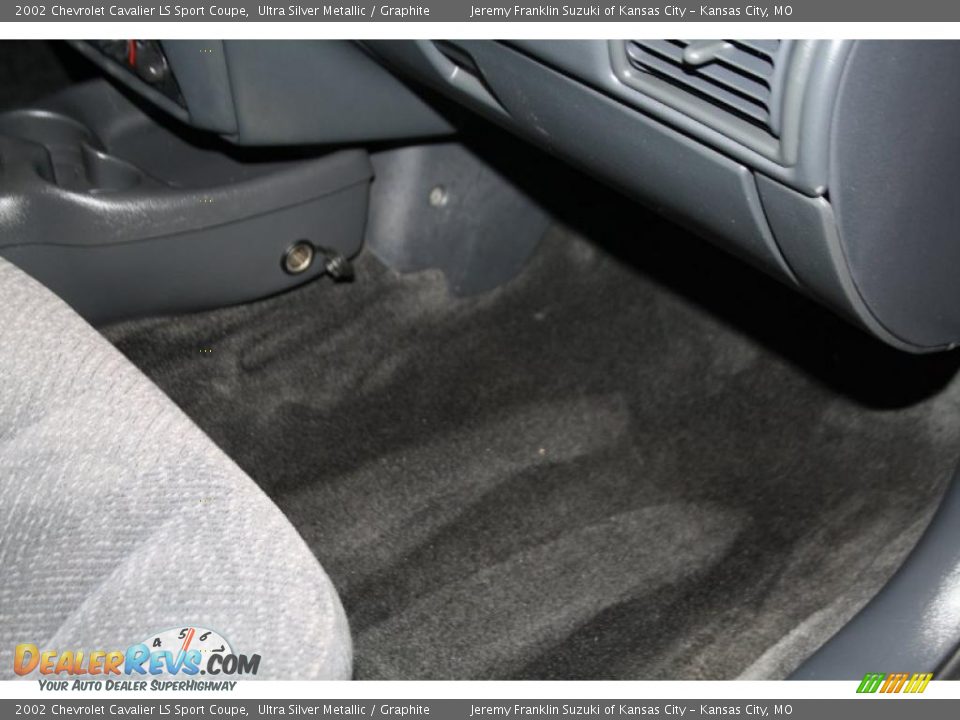 2002 Chevrolet Cavalier LS Sport Coupe Ultra Silver Metallic / Graphite Photo #8