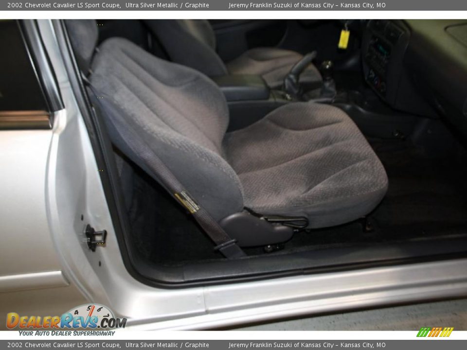 2002 Chevrolet Cavalier LS Sport Coupe Ultra Silver Metallic / Graphite Photo #9