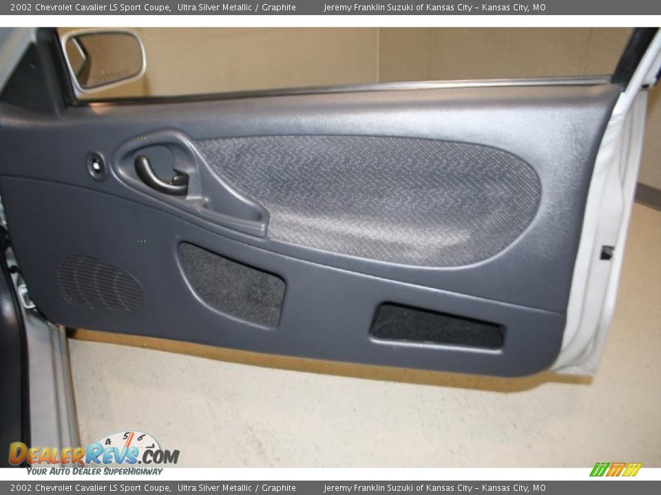 2002 Chevrolet Cavalier LS Sport Coupe Ultra Silver Metallic / Graphite Photo #10