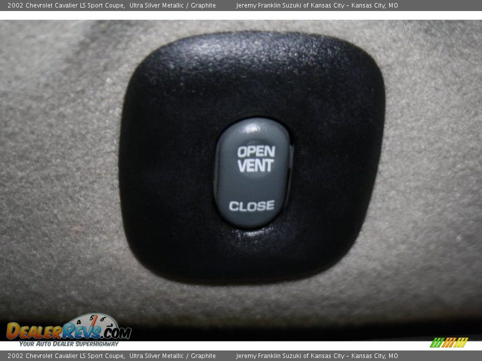 2002 Chevrolet Cavalier LS Sport Coupe Ultra Silver Metallic / Graphite Photo #19
