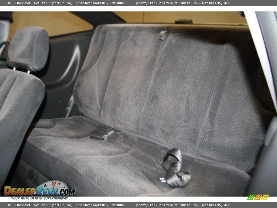 2002 Chevrolet Cavalier LS Sport Coupe Ultra Silver Metallic / Graphite Photo #24