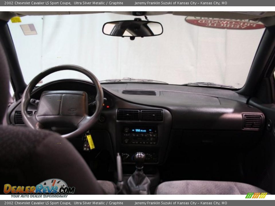 2002 Chevrolet Cavalier LS Sport Coupe Ultra Silver Metallic / Graphite Photo #25