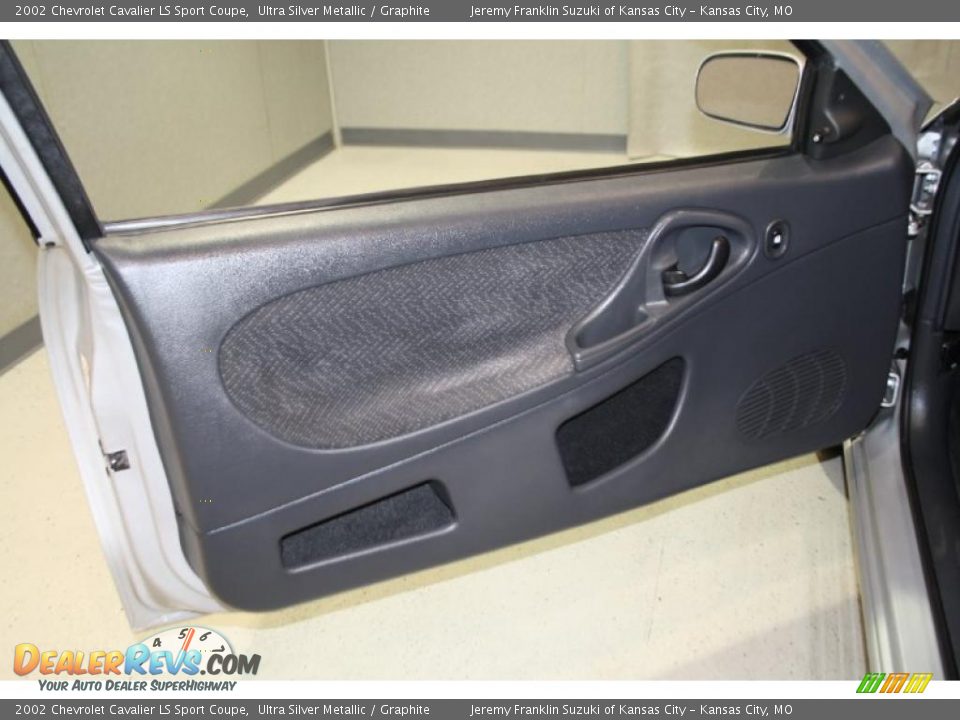 2002 Chevrolet Cavalier LS Sport Coupe Ultra Silver Metallic / Graphite Photo #29