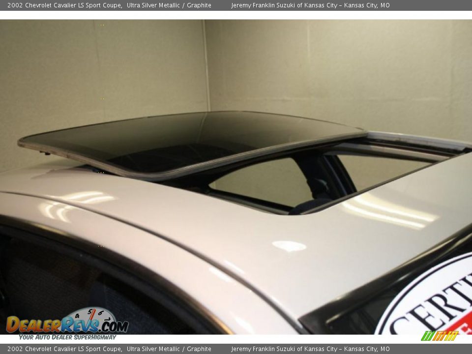 2002 Chevrolet Cavalier LS Sport Coupe Ultra Silver Metallic / Graphite Photo #32