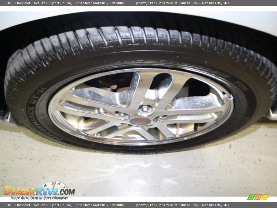 2002 Chevrolet Cavalier LS Sport Coupe Ultra Silver Metallic / Graphite Photo #35