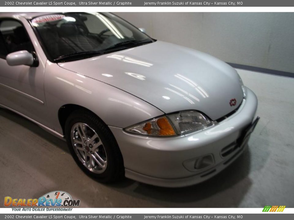 2002 Chevrolet Cavalier LS Sport Coupe Ultra Silver Metallic / Graphite Photo #36