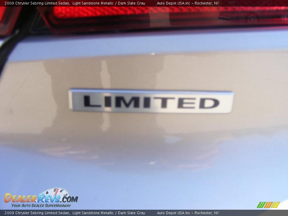 2009 Chrysler Sebring Limited Sedan Light Sandstone Metallic / Dark Slate Gray Photo #7