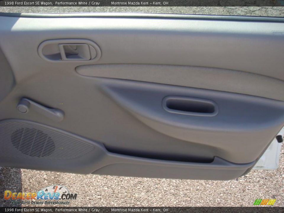 1998 Ford Escort SE Wagon Performance White / Gray Photo #16