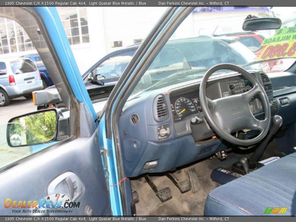 1995 Chevrolet C/K K1500 Regular Cab 4x4 Light Quasar Blue Metallic / Blue Photo #10