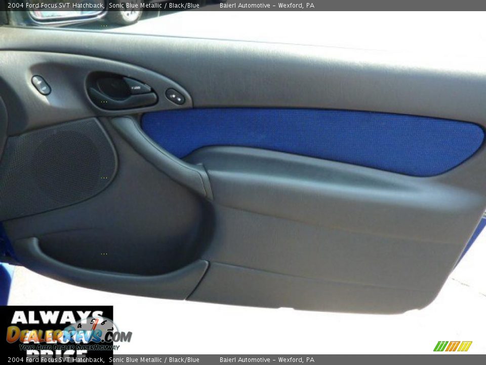 2004 Ford Focus SVT Hatchback Sonic Blue Metallic / Black/Blue Photo #17