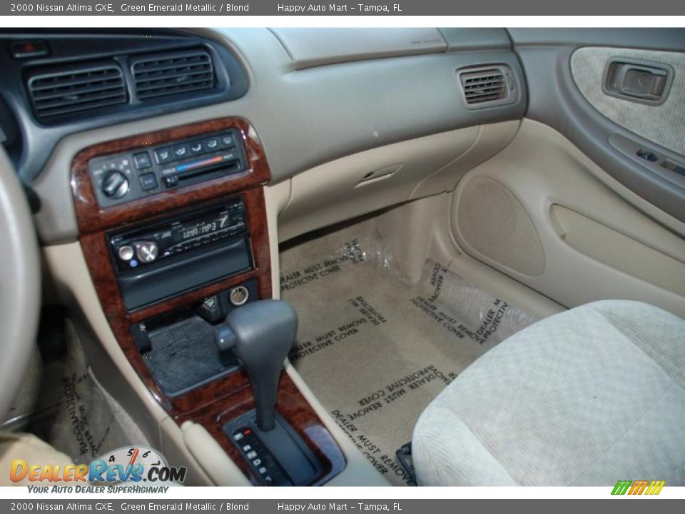 2000 Nissan Altima GXE Green Emerald Metallic / Blond Photo #13