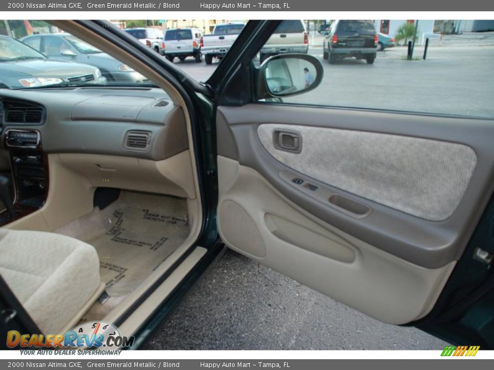 2000 Nissan Altima GXE Green Emerald Metallic / Blond Photo #17