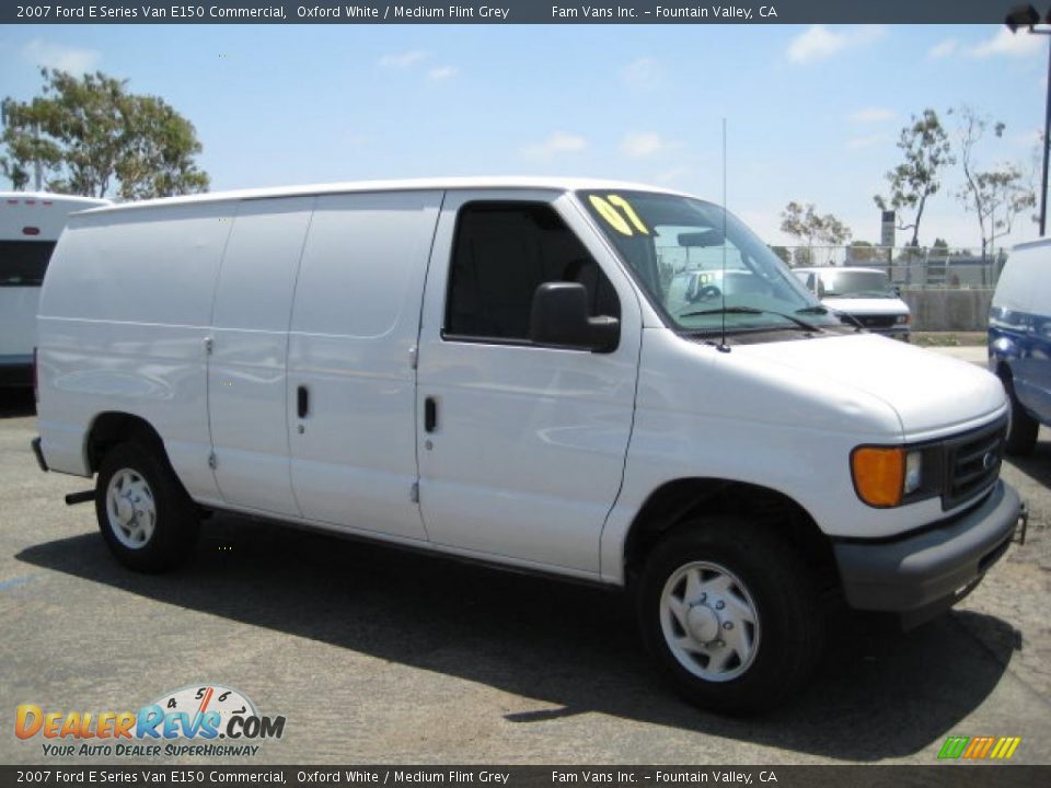 2007 Ford E Series Van E150 Commercial Oxford White / Medium Flint Grey Photo #1