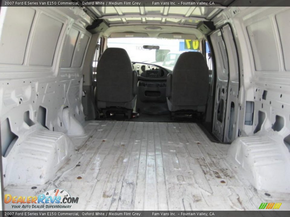 2007 Ford E Series Van E150 Commercial Oxford White / Medium Flint Grey Photo #5