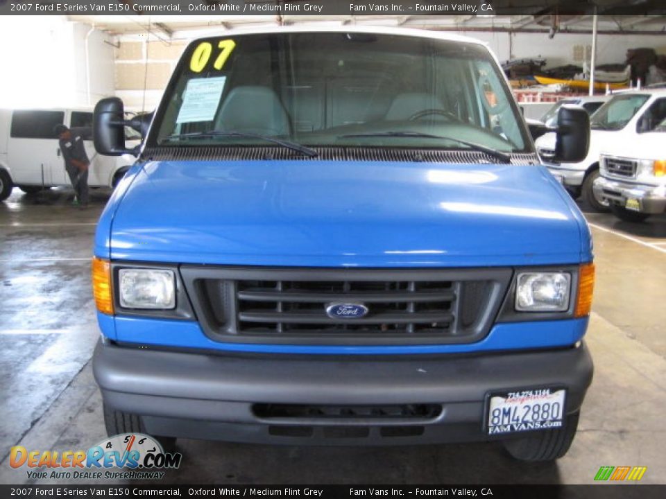 2007 Ford E Series Van E150 Commercial Oxford White / Medium Flint Grey Photo #2